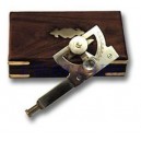  Sextant à angle en laiton et son coffret 